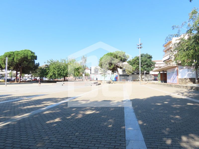 Foto 3ba99a31-9564-40ab-8ee8-4c027730f01a. Local comercial amb calefacció a Canovelles