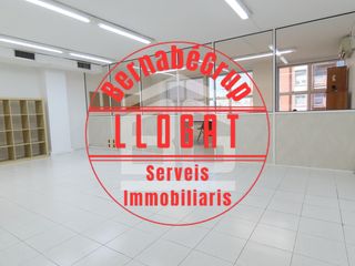 Lloguer Local Comercial a Avinguda sant esteve 37. Oficina de 80 m² en el centro, junto a renfe y autobús.