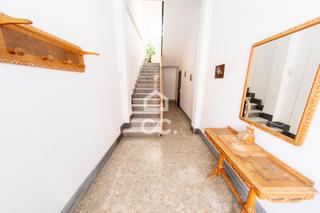 Casa a Calle calle de benjamín palencia. Descubre esta gigante vivienda en el corazón de puerto lumberas!