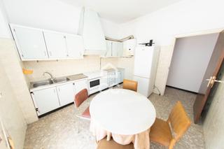 Haus in Calle calle de benjamín palencia. Descubre esta gigante vivienda en el corazón de puerto lumberas!