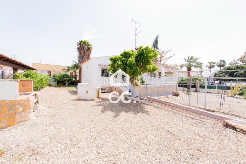 Foto eddfc79d-2623-4d8b-acca-90cc75b36706. Casa in calle giralda la 2 in Calabardina Águilas