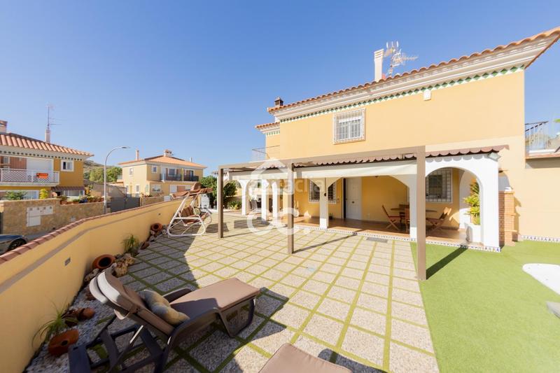 Foto ba95935f-88cb-4716-9d44-9128c5072d00. Casa bifamiliare in calle de río de janeiro 38 in Águilas