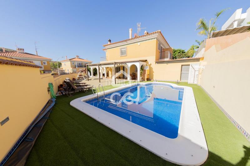 Foto cef8f1c4-538a-4058-bb70-bf09dcd24d0f. Maison jumelée dans calle de río de janeiro 38 dans Águilas