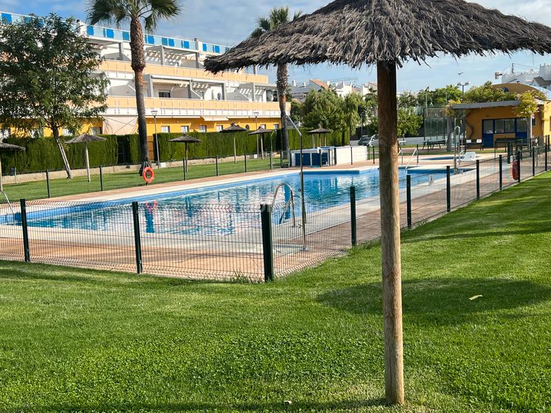 Foto 1728fa23-8d8d-42ce-b9ff-49a7ea6b93a7. Pis amb aparcament piscina a Las Tres Piedras - Costa Ballena Chipiona