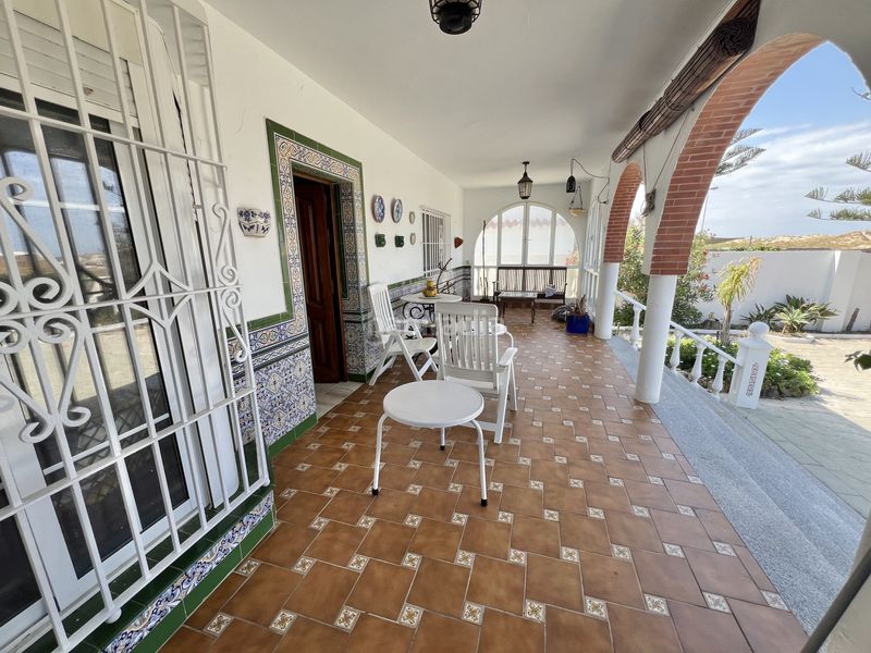 Foto b6112917-0f76-4668-b6d8-5f3c8c3a88c3. Xalet amb xemeneia aparcament a El Palmar Vejer de la Frontera