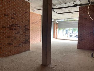 Local Comercial  Pla�a de mateu rotger i rosquellas. �local comercial con salida de humos!