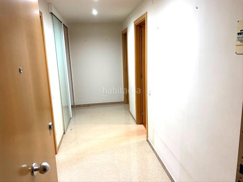 Foto 3221f50a-f11e-415a-8cf3-baa0ee16acb5. Pis amb calefacció piscina a Bufalà Badalona