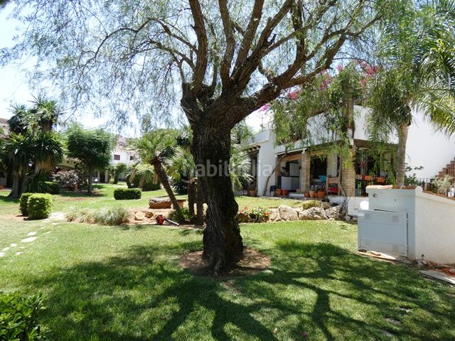 Foto 4154c0a8-798c-4bb6-a3fa-571b2cae69f5. Casa adossada amb calefacció aparcament piscina a Dénia