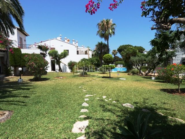Foto ab65e2f7-bfdd-4b13-8683-bb4b574adcee. Casa adossada amb calefacció aparcament piscina a Dénia