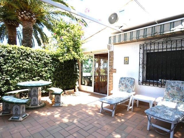 Foto f5eb7b60-9427-4c18-b3b0-e8e032a875e5. Casa adossada amb calefacció aparcament piscina a Dénia