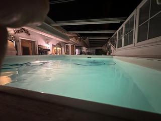 Maison à Los Bloques. Enorme casa con piscina en la ciudad