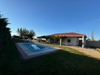 Mas à Casco Antiguo. Chalet con piscina en zamora