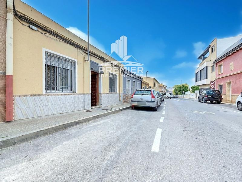 Foto 23bd2469-effe-4ef9-a227-48b884edcb6a. Casa oportunidad. casa independiente con encanto y muchas posibilidades en Petrer