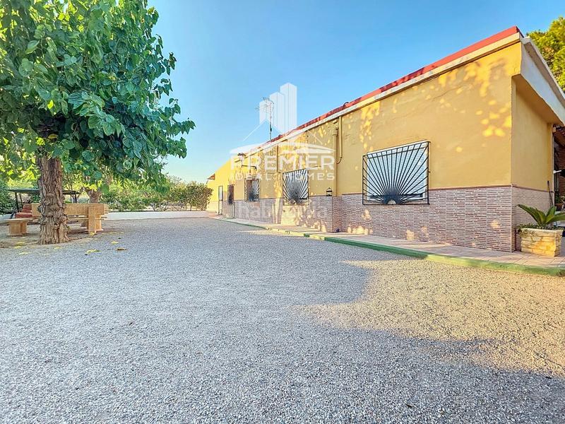 Foto e4c23904-99e2-489c-80eb-61ad026a4ae9. Xalet amb calefacció aparcament piscina a Jubalcoi Elche / Elx