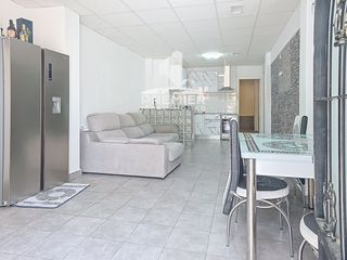 Geschäftsraum  Pablo picasoo. Se venden dos locales para cambio de uso elda