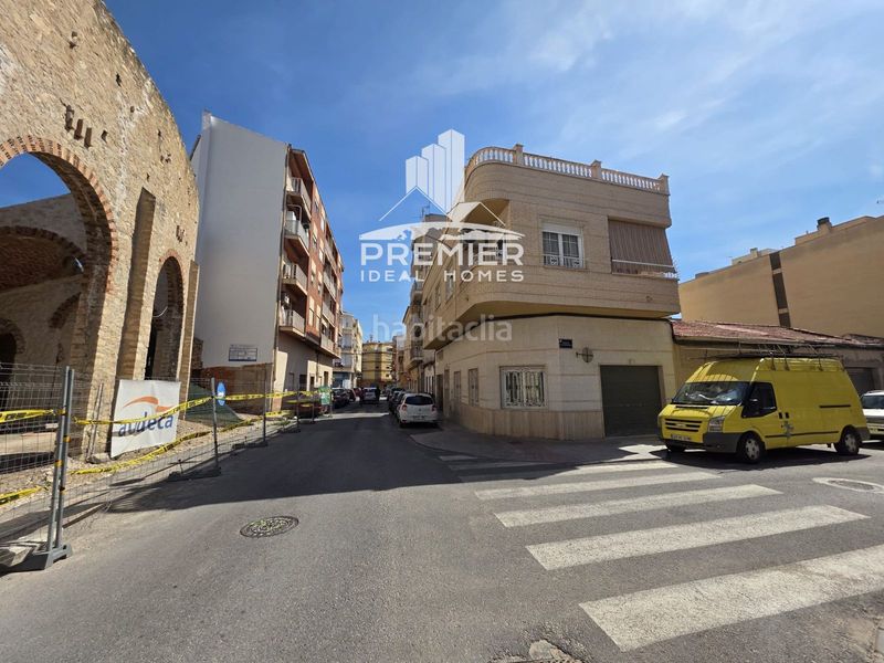 Foto 82891517-2209-4b1e-933c-f9d94ecf7d8e. Casa amb calefacció aparcament a Plaza de Toros-Avenida Chapí-Trinquete Elda