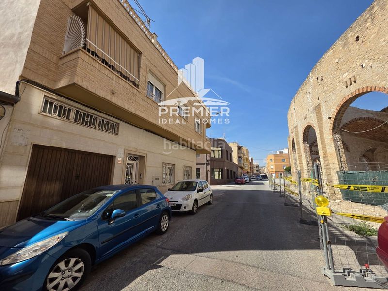 Foto 8d0d9fff-bc40-48bf-9b2e-73c34157e394. Casa amb calefacció aparcament a Plaza de Toros-Avenida Chapí-Trinquete Elda