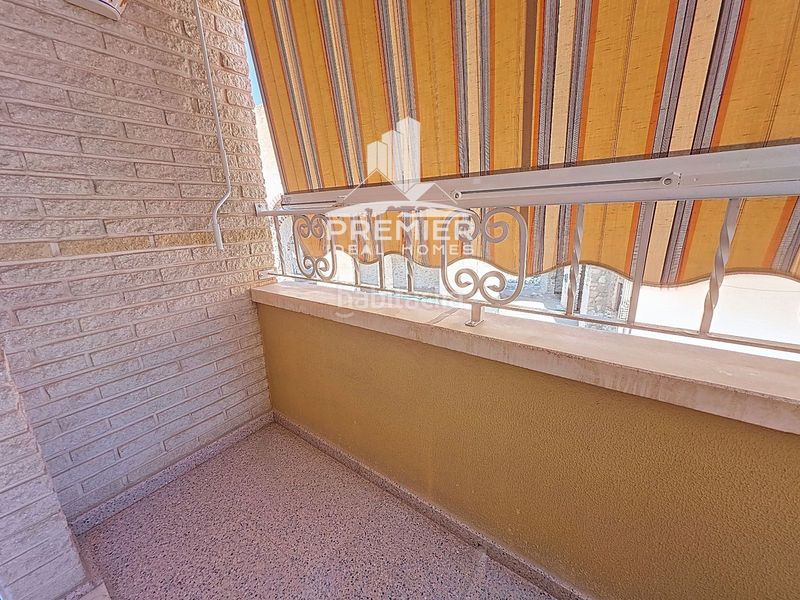 Foto 90389269-1a3d-40ab-8f1d-1162bccaf6a0. Casa amb calefacció aparcament a Plaza de Toros-Avenida Chapí-Trinquete Elda