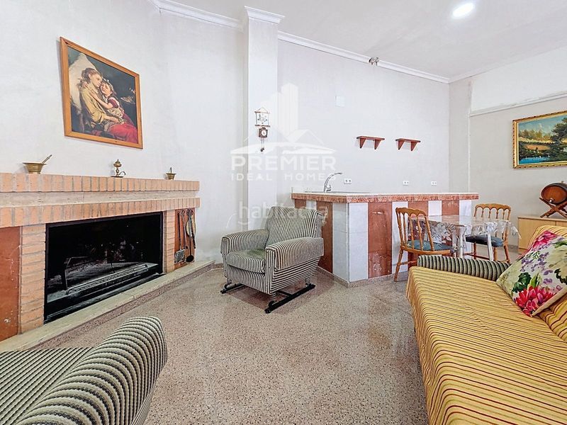 Foto b2d2432a-7ed8-4984-92e8-a2da62e304e0. Casa amb calefacció aparcament a Plaza de Toros-Avenida Chapí-Trinquete Elda