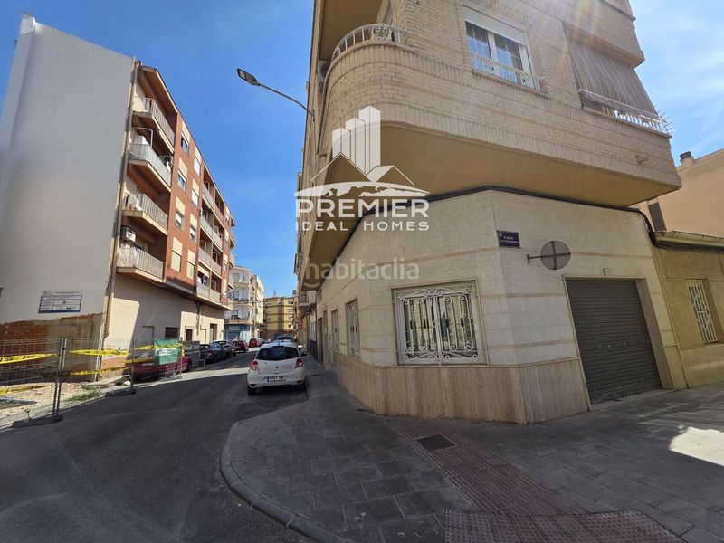 Foto b839ba11-745f-49a7-b47b-2a976966b912. Casa amb calefacció aparcament a Plaza de Toros-Avenida Chapí-Trinquete Elda