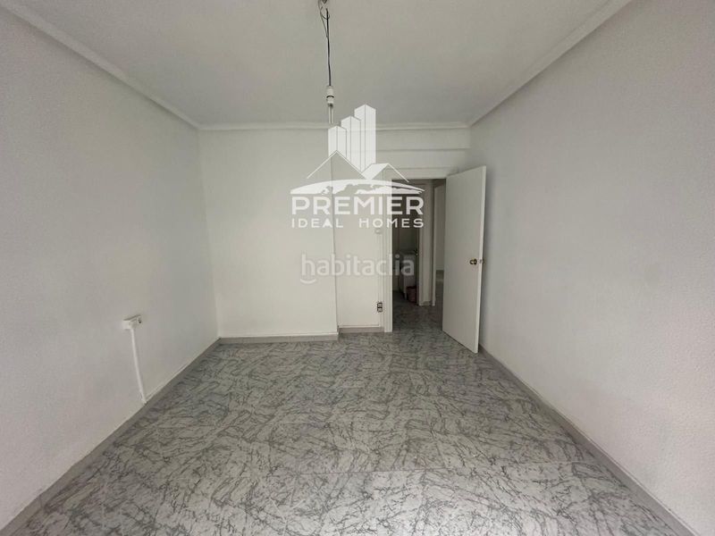 Foto 49c47bef-693d-4677-bce4-5e1fe883d111. Rent flat in Las Trescientas-San Francisco-Ciudad Vergel Elda