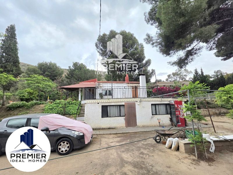 Foto 8d8e6f54-2d7a-4d41-8421-387c3f0f41df. Chalet con piscina in Campo Alto-Club de Campo Elda