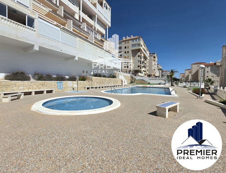 Foto aadb6c7b-7868-4cd1-ada2-04c6e2e3e833. Casa adossada amb calefacció aparcament piscina a Elche / Elx