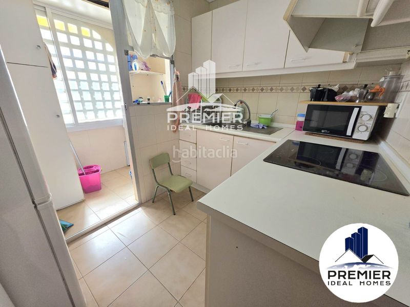 Foto c3a4c1d8-e51a-43b6-b3ed-f3a9cda2e212. Casa adossada amb calefacció aparcament piscina a Elche / Elx