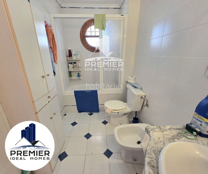 Foto cbc74429-9064-4d7d-93fa-5a31165b3117. Casa adossada amb calefacció aparcament piscina a Elche / Elx