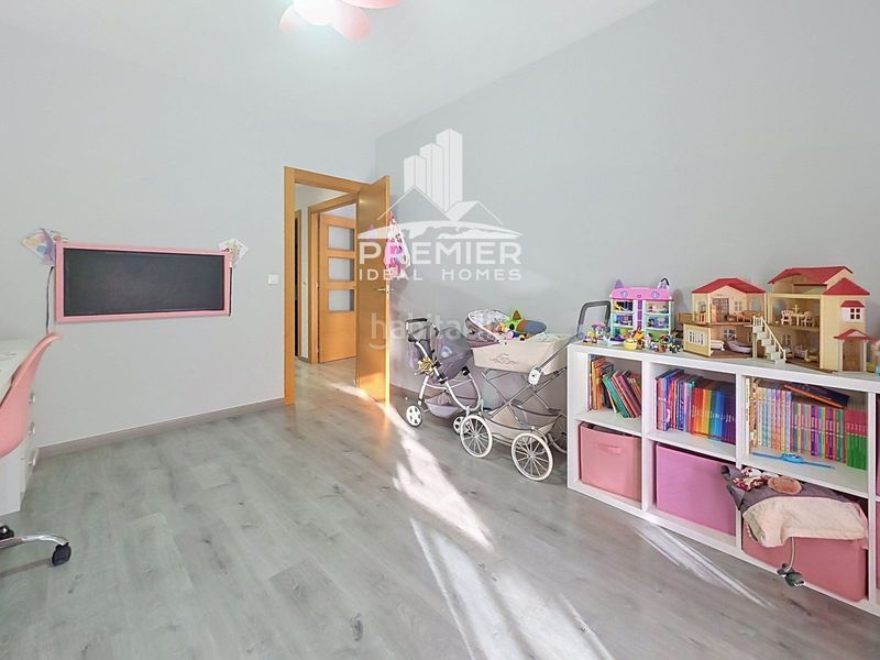 Foto c8bedf2e-0aba-4796-b7b6-bf612149633a. Flat with heating parking in Petrer
