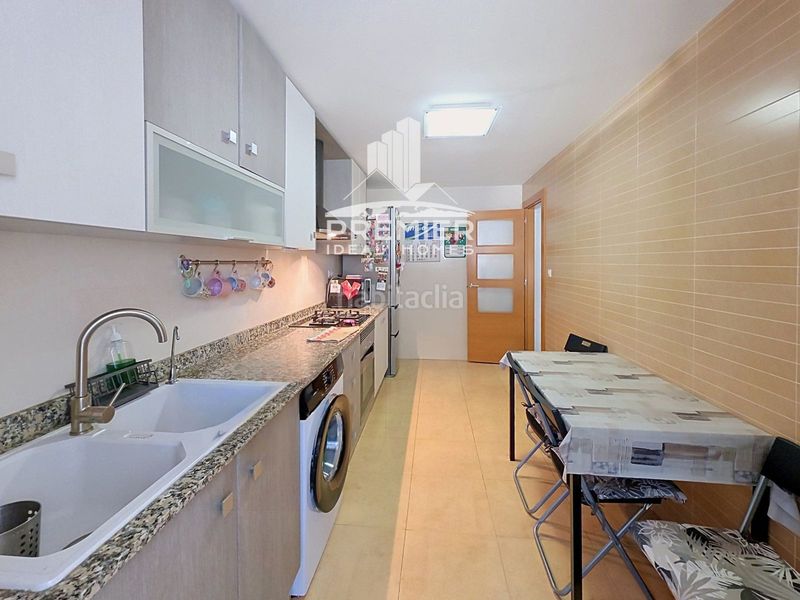 Foto e7c68b04-d78b-4a26-867d-95a67269f448. Flat with heating parking in Petrer