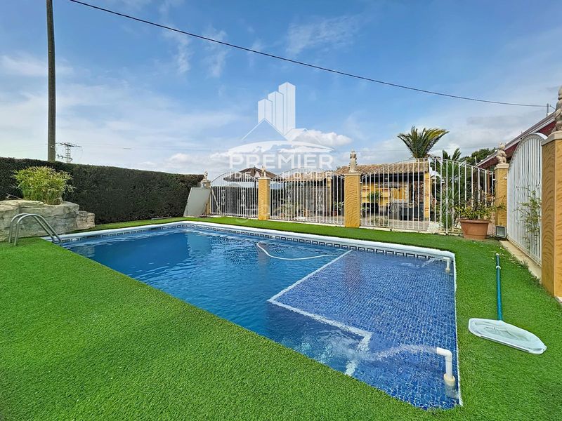 Foto 1066a7f3-858c-4c28-a008-2d1d383c6e00. Xalet amb calefacció aparcament piscina a Campo Alto-Club de Campo Elda