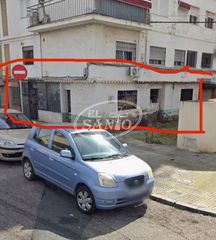 Local Comercial  Cinco caballeros. Local 75 mts. sagunto