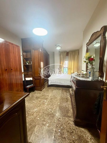 Foto b57f43bb-8788-4872-b858-c9fe27515eba. Flat with parking in Centro Córdoba