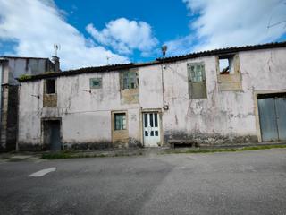Maison à Rúa agro do monte 115. Casa en venta para reformar en rianxiño