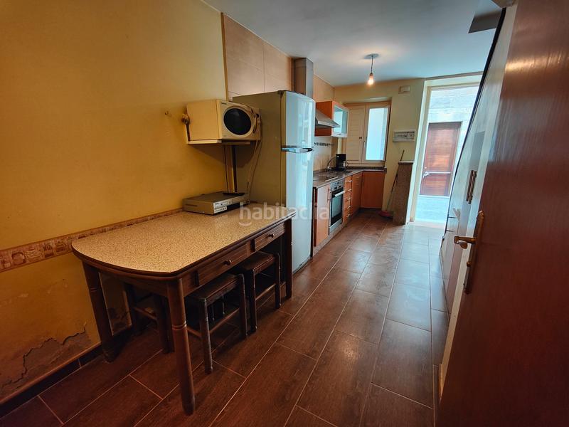 Foto c6e0fcad-1bd2-4152-bc58-9a64001cca92. Casa pareada en rúa de arriba 5 casa en venta en calle de arriba al lado ayuntamiento en Rianxo