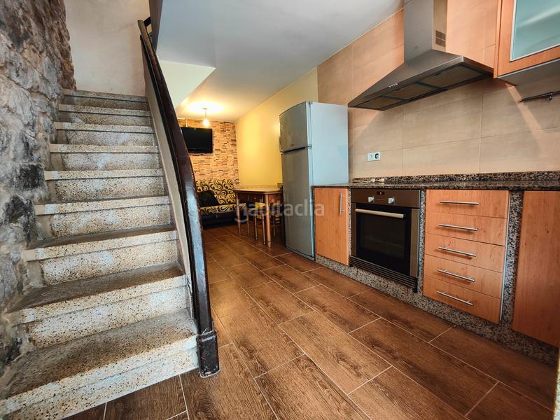Foto e9bd54d7-a07a-4592-a616-43ae2f8f573c. Casa pareada en rúa de arriba 5 casa en venta en calle de arriba al lado ayuntamiento en Rianxo