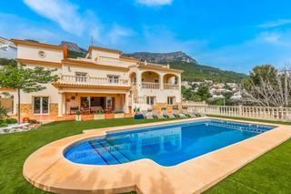 Haus  Partida les cucarres. Chalet en venta en calpe con licencia turstica y vistas al mar