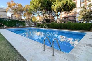 Pis a La Font den Fargues. Estupendo piso con zona comunitaria, piscina y pistas deportivas