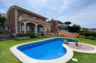 Xalet a La Fustera. Estupenda casa seminueva en venta y alquiler con opción a compra