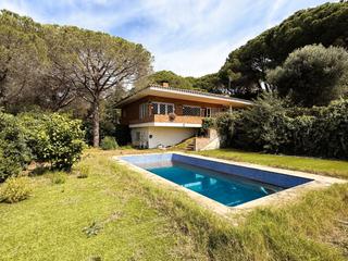 Casa a Carrer montalt 99. Casa en una planta con vistas al mar.