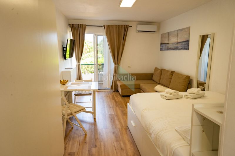 Foto f20e2f51-f47b-4a08-a1f6-9e1db8834e99. Estudi amb piscina a Los Cristianos Arona