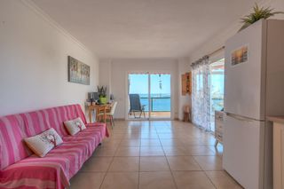 Apartament  Juan carlos i. Apartamento amueblado con terraza y vistas al mar en comodoro, l