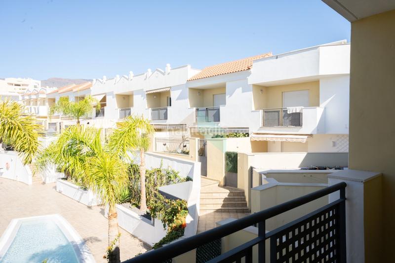 Foto f6045c6d-48fe-4612-b7f8-59d68bf6c58f. Casa adossada amb piscina a Playa Fañabé Alto Adeje