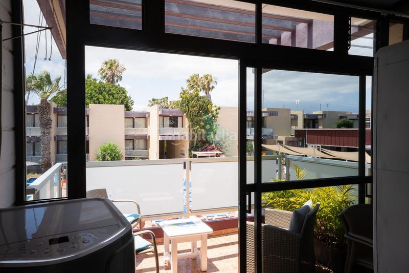 Foto f1ce02d6-c85f-4fac-a375-51307e24612c. Apartamento  luminoso en venta en tenerife sur con terraza privada y piscina comunitaria en Arona