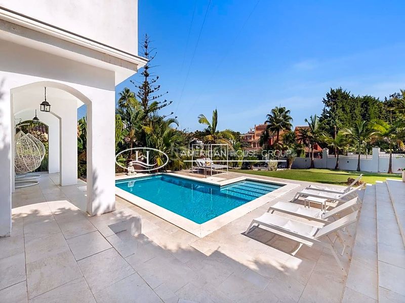 Foto 5ee6f02d-3912-4ec5-8287-81021b710dda. Casa amb piscina a La Dama de Noche - La Alzambra Marbella