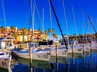 Piso en Puerto de Sotogrande-La Marina. Se vende inigualable lote de 9 apartamentos en la marina de soto
