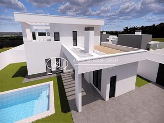 Maison à Los Gallos. Chalet de diseño de obra nueva con piscina en venta junto a los