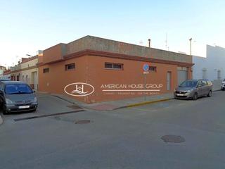 Locale commerciale in La Banda - Campo de Fútbol. Se vende fantástico local de 180 m2 aprox. construidos en la zon