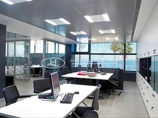 Locale commerciale in Puntales - Zona Franca